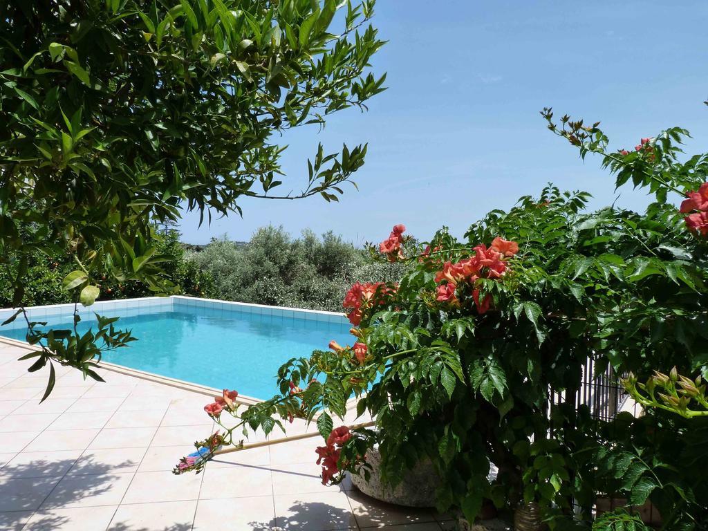 The Garden Villas Maleme  Bagian luar foto